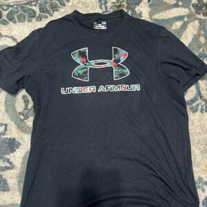 Under Armour tee shirt womens. Good condition. Very good price for the brand.